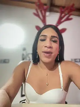 Snapshot of Ashly_Miller chatting on 12/20/25, 07:28 Ashly Miller online show from 12/20/25, 07:28