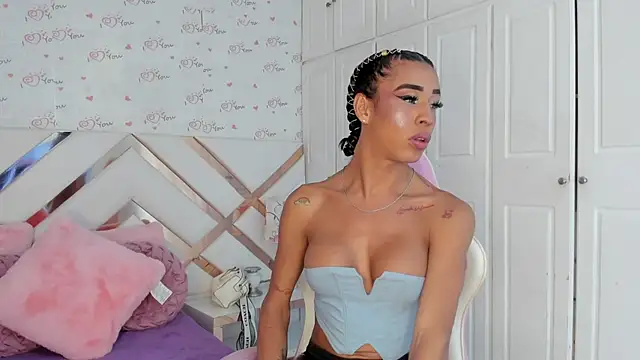 Snapshot of KatalinaMillan chatting on 01/22/25, 04:13 KatalinaMillan online show from 01/22/25, 04:13