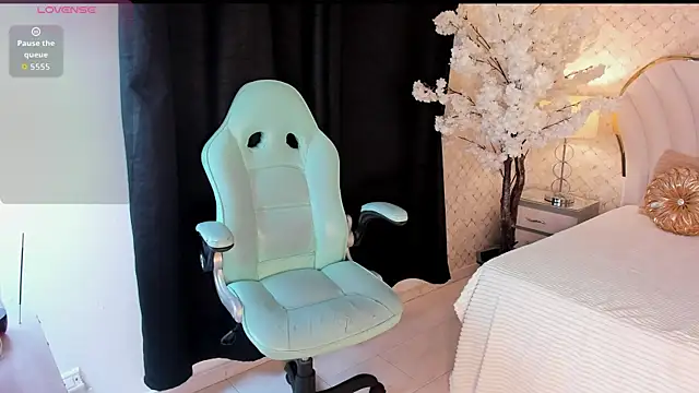 KatalinaMillan online show from 10/28/25, 05:50