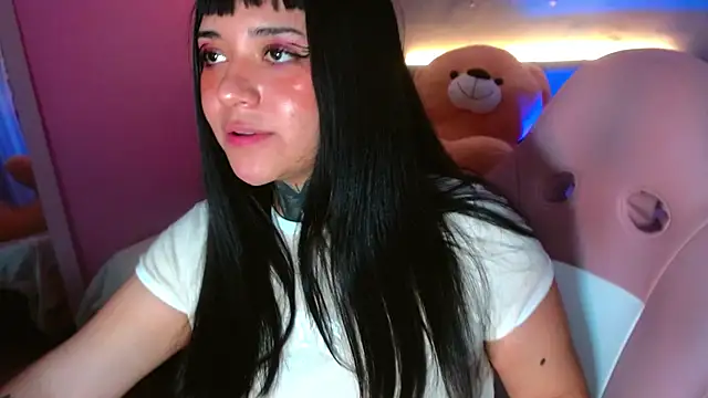 Snapshot of kim_blake chatting on 02/25/25, 04:04 kim blake online show from 02/25/25, 04:04