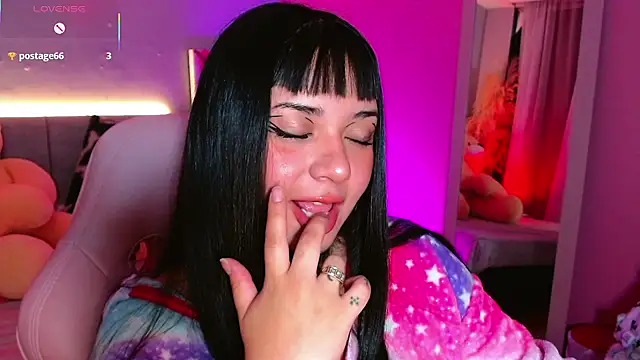 Snapshot of kim_blake chatting on 03/06/25, 12:52 kim blake online show from 03/06/25, 12:52