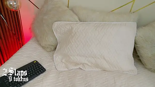 Snapshot of kim_blake chatting on 11/07/25, 01:32 kim blake online show from 11/07/25, 01:32