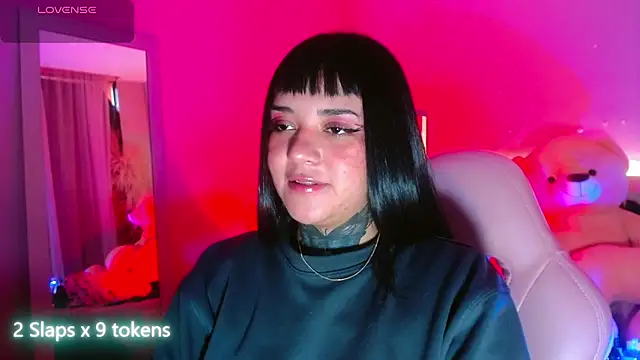 Snapshot of kim_blake chatting on 02/26/25, 01:22 kim blake online show from 02/26/25, 01:22