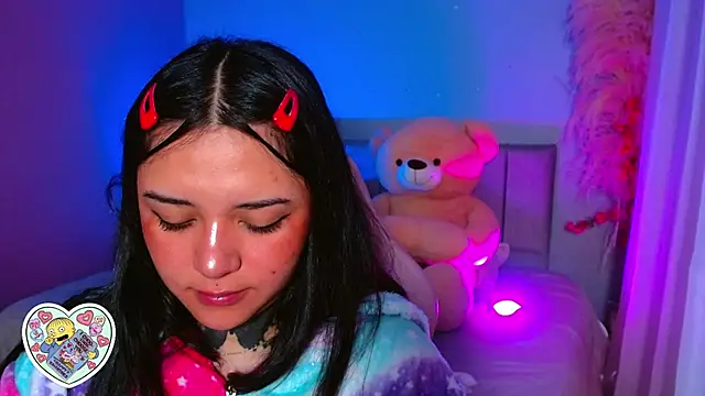 Snapshot of kim_blake chatting on 02/15/25, 03:06 kim blake online show from 02/15/25, 03:06