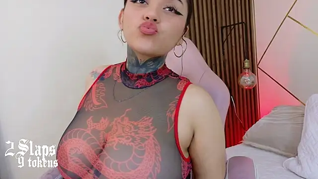 Snapshot of kim_blake chatting on 11/17/25, 02:37 kim blake online show from 11/17/25, 02:37