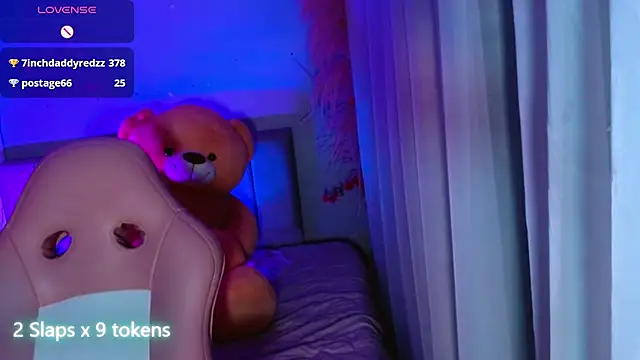 Snapshot of kim_blake chatting on 02/24/25, 03:20 kim blake online show from 02/24/25, 03:20