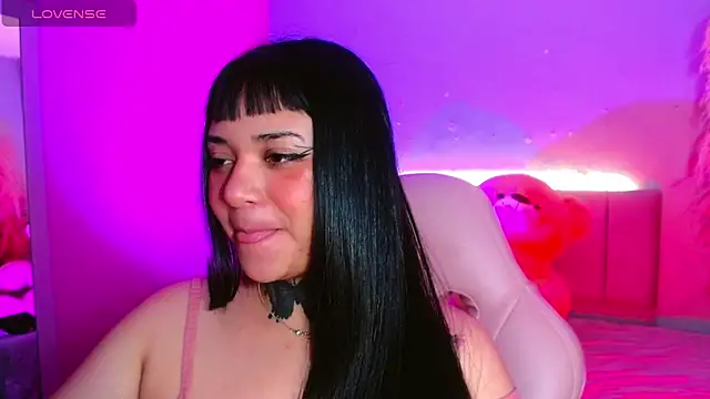 Snapshot of kim_blake chatting on 02/27/25, 12:01 kim blake online show from 02/27/25, 12:01