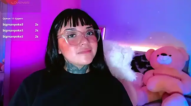 Snapshot of kim_blake chatting on 03/19/25, 01:07 kim blake online show from 03/19/25, 01:07