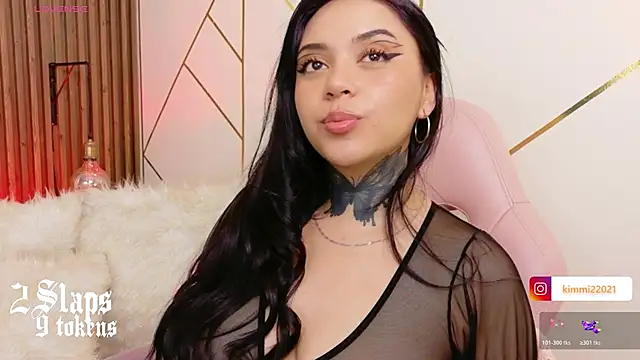 Snapshot of kim_blake chatting on 10/20/25, 01:07 kim blake online show from 10/20/25, 01:07