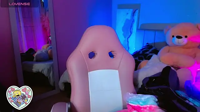 Snapshot of kim_blake chatting on 02/17/25, 11:55 kim blake online show from 02/17/25, 11:55