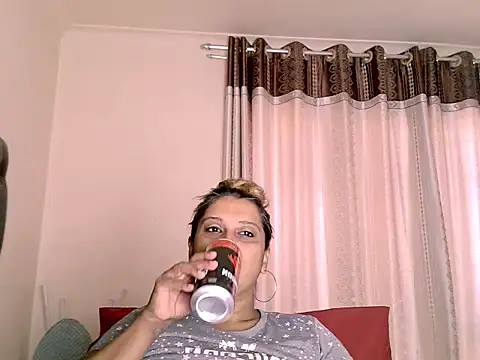 Snapshot of eroticbeauty37 chatting on 09/27/25, 10:43 eroticbeauty37 online show from 09/27/25, 10:43