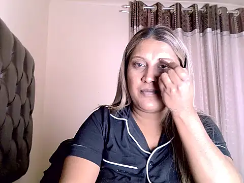 Snapshot of eroticbeauty37 chatting on 07/13/26, 01:32 eroticbeauty37 online show from 07/13/26, 01:32