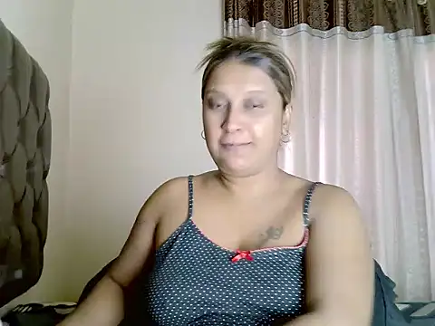 Snapshot of eroticbeauty37 chatting on 07/17/26, 09:39 eroticbeauty37 online show from 07/17/26, 09:39