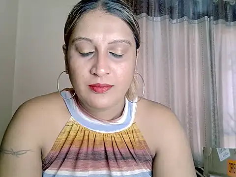 Snapshot of eroticbeauty37 chatting on 10/04/25, 12:39 eroticbeauty37 online show from 10/04/25, 12:39