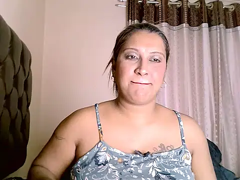 Snapshot of eroticbeauty37 chatting on 07/16/26, 01:52 eroticbeauty37 online show from 07/16/26, 01:52