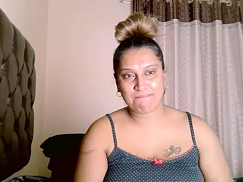 Snapshot of eroticbeauty37 chatting on 06/11/26, 02:53 eroticbeauty37 online show from 06/11/26, 02:53