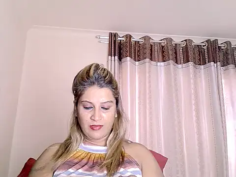 Snapshot of eroticbeauty37 chatting on 09/10/25, 01:32 eroticbeauty37 online show from 09/10/25, 01:32