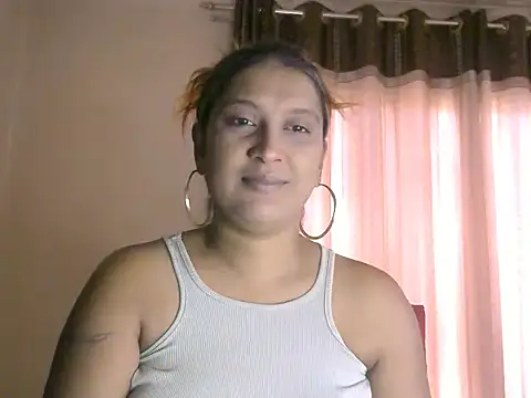 Snapshot of eroticbeauty37 chatting on 03/01/25, 06:13 eroticbeauty37 online show from 03/01/25, 06:13