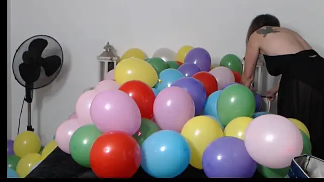 Snapshot of Oriane_Jackson chatting on 11/14/25, 08:12 Oriane Jackson online show from 11/14/25, 08:12