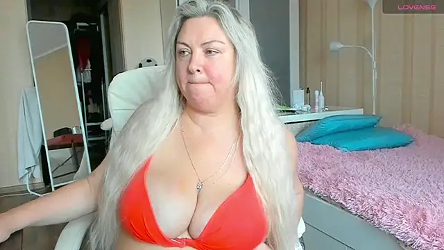 Snapshot of PamHardFuck chatting on 10/05/25, 12:51 PamHardFuck online show from 10/05/25, 12:51