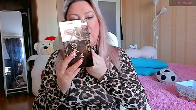 Snapshot of PamHardFuck chatting on 03/17/25, 09:33 PamHardFuck online show from 03/17/25, 09:33