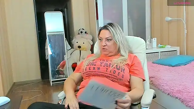 Snapshot of PamHardFuck chatting on 09/28/25, 08:38 PamHardFuck online show from 09/28/25, 08:38