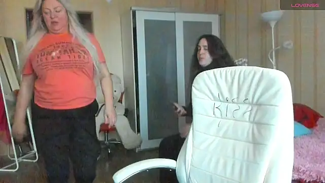 Snapshot of PamHardFuck chatting on 11/09/25, 10:52 PamHardFuck online show from 11/09/25, 10:52