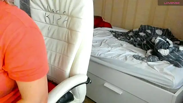 Snapshot of PamHardFuck chatting on 11/12/25, 09:57 PamHardFuck online show from 11/12/25, 09:57