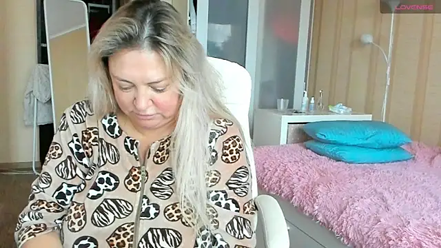 Snapshot of PamHardFuck chatting on 09/20/25, 09:36 PamHardFuck online show from 09/20/25, 09:36