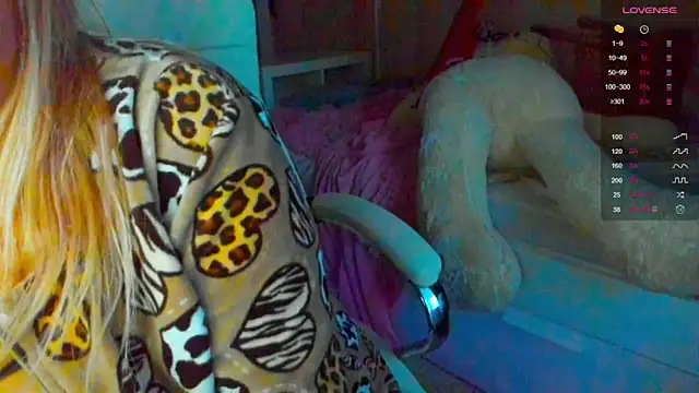 Snapshot of PamHardFuck chatting on 03/20/25, 04:09 PamHardFuck online show from 03/20/25, 04:09