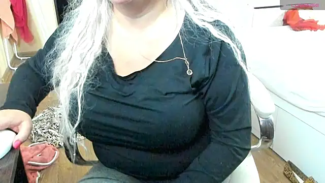 Snapshot of PamHardFuck chatting on 11/13/25, 11:58 PamHardFuck online show from 11/13/25, 11:58