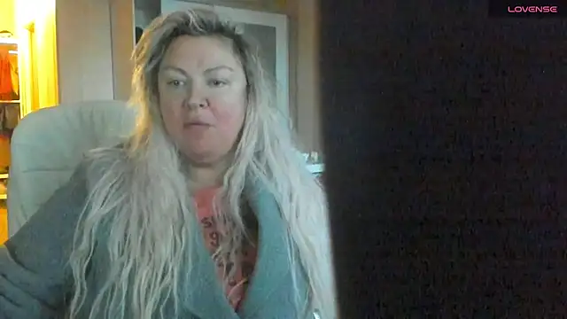 Snapshot of PamHardFuck chatting on 11/11/25, 12:22 PamHardFuck online show from 11/11/25, 12:22