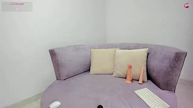 Snapshot of victoria_027 chatting on 04/11/26, 04:10 victoria 027 online show from 04/11/26, 04:10