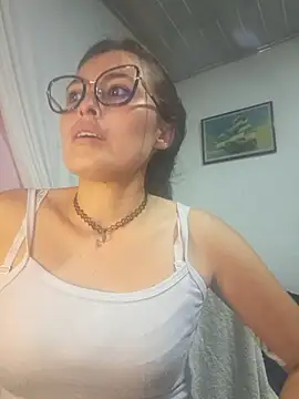 Snapshot of Alexandrasaenz chatting on 09/14/25, 12:22 Alexandrasaenz online show from 09/14/25, 12:22