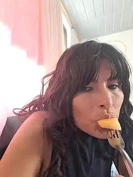 Snapshot of Alexandrasaenz chatting on 10/20/25, 04:29 Alexandrasaenz online show from 10/20/25, 04:29