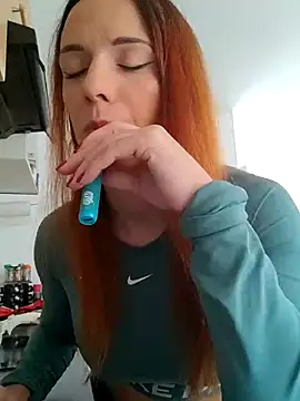 clara-francaise online show from 10/21/25, 12:59