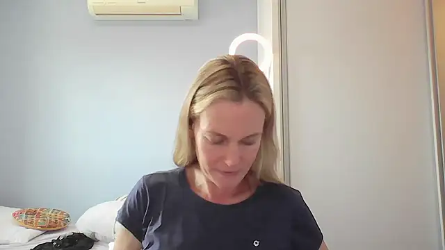 Annylove1 online show from 01/12/26, 03:52