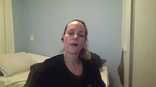 Annylove1 online show from 10/18/25, 12:12