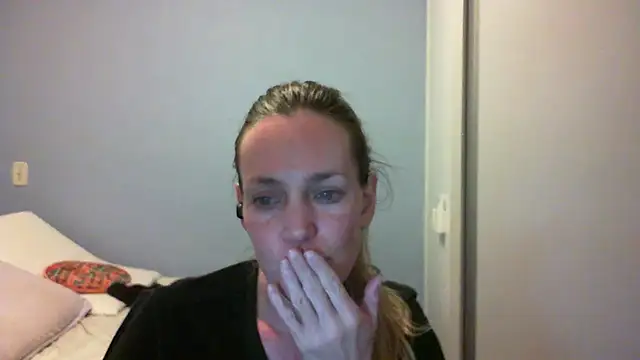 Annylove1 online show from 10/19/25, 12:24