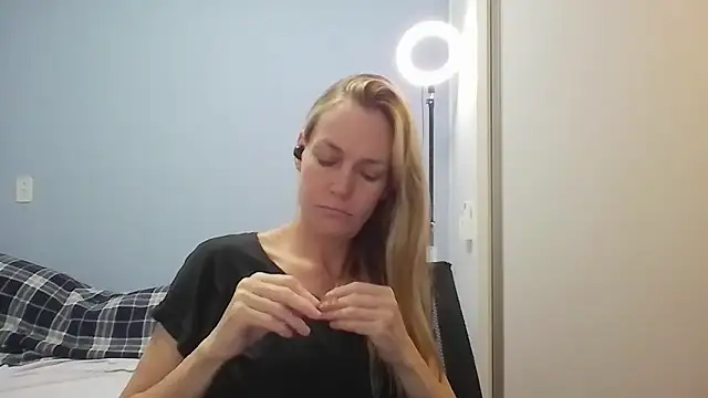 Annylove1 online show from 04/14/26, 12:21