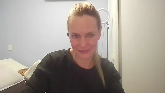Snapshot of Annylove1 chatting on 07/12/26, 12:33 Annylove1 online show from 07/12/26, 12:33