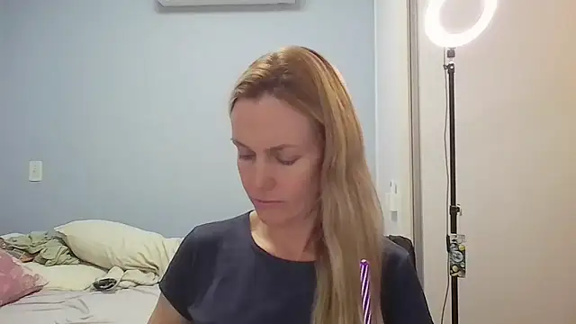 Annylove1 online show from 05/01/26, 12:21