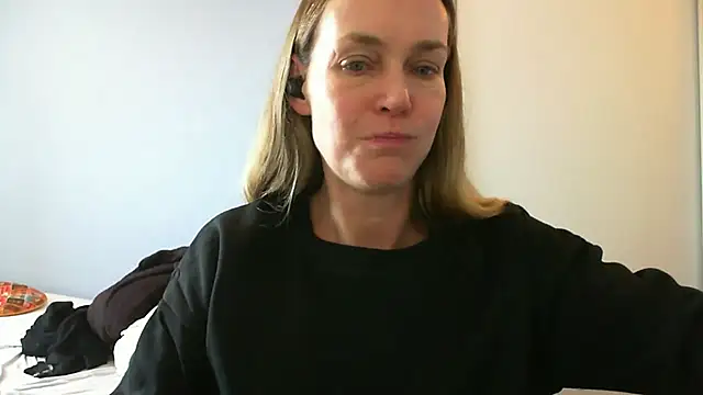 Annylove1 online show from 09/29/25, 04:01