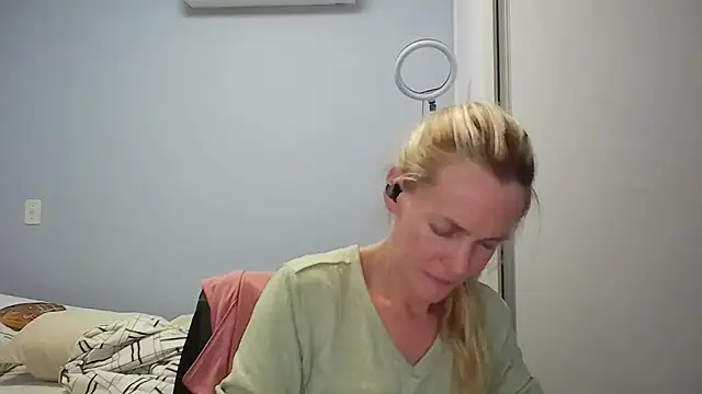 Annylove1 online show from 02/26/26, 12:21