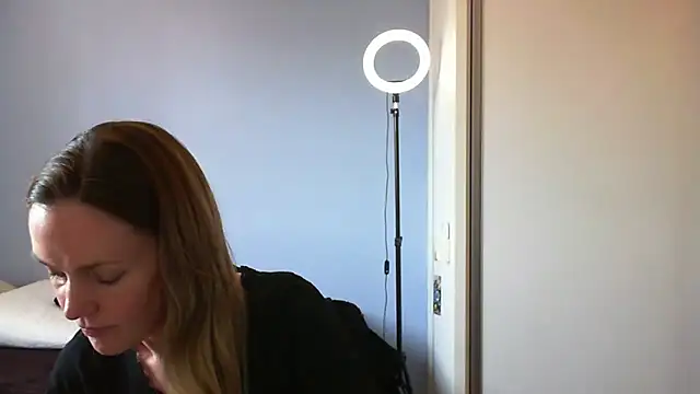 Annylove1 online show from 11/12/25, 03:38