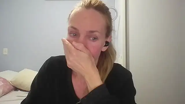 Annylove1 online show from 05/18/26, 12:22