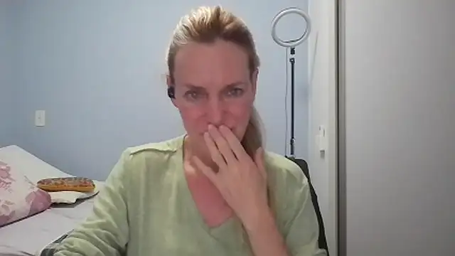 Annylove1 online show from 04/22/26, 12:17