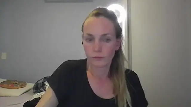 Annylove1 online show from 12/19/25, 12:14