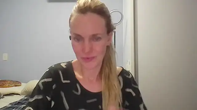 Annylove1 online show from 04/05/26, 01:01