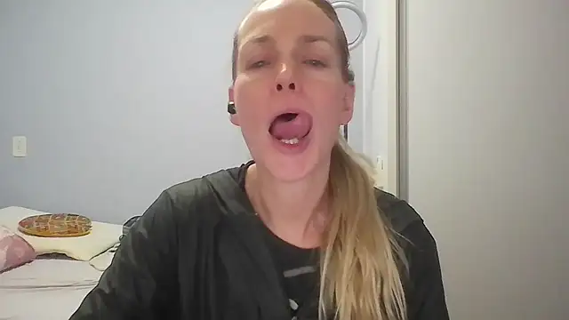 Annylove1 online show from 05/05/26, 12:13